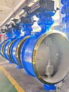 与其他一线品牌共同推动