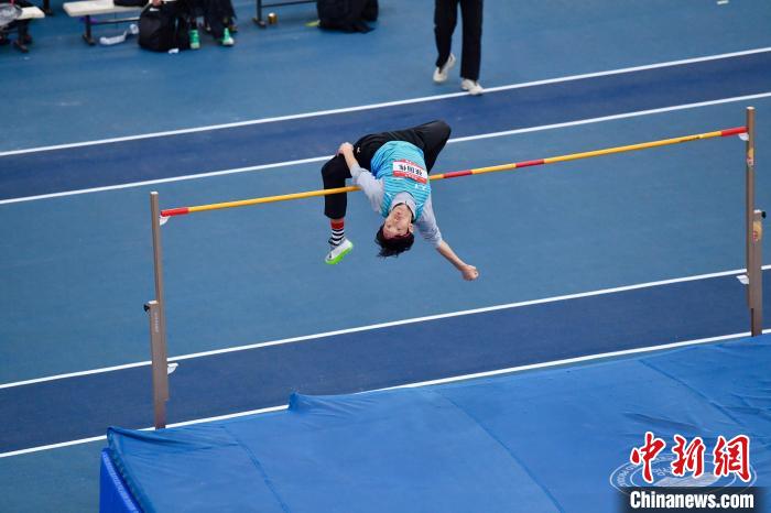 34岁张国伟时隔五年复出夺冠 2米24轻松问鼎成都