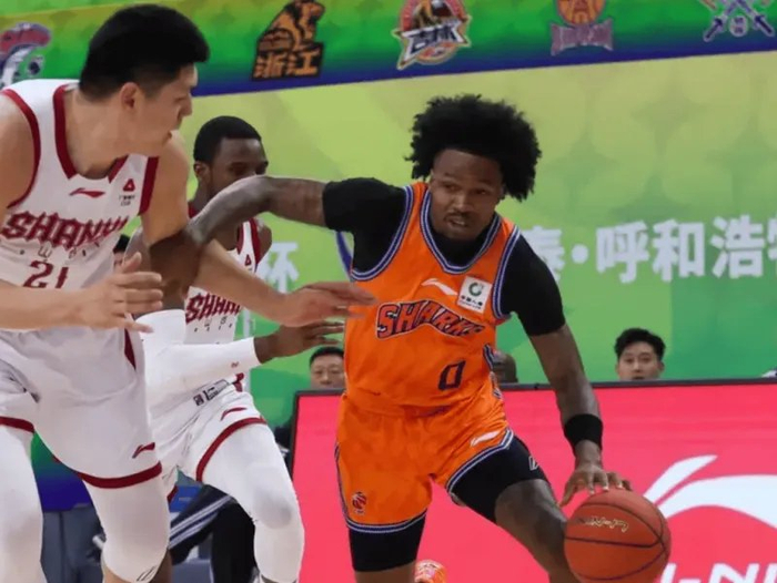 上海男篮力克青岛小外援隐患凸显