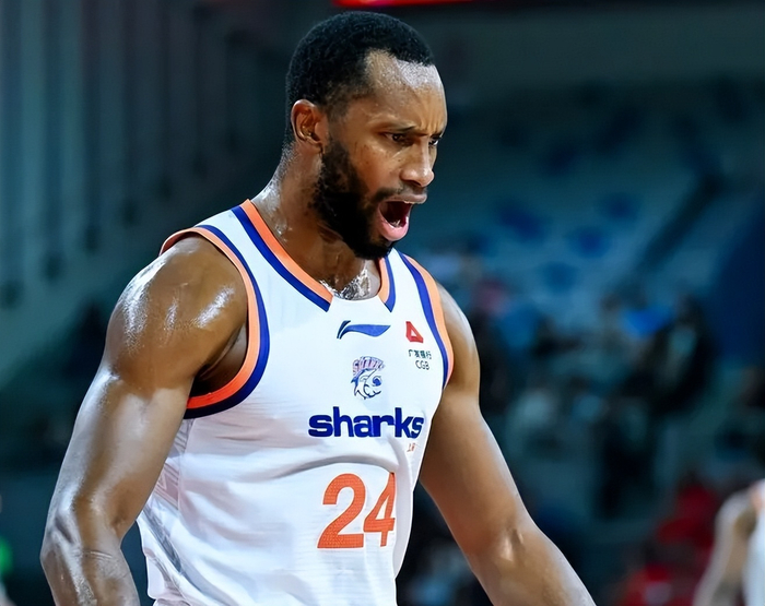 上海男篮力克青岛小外援隐患凸显