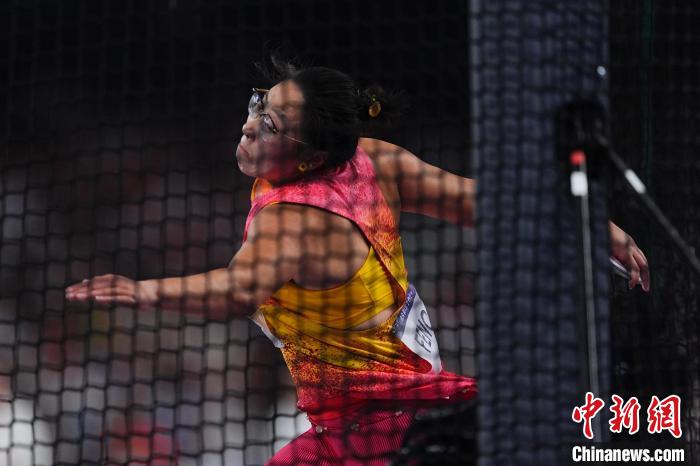 巴黎奥运会田径赛场冯彬夺银黄博凯撑杆跳高第