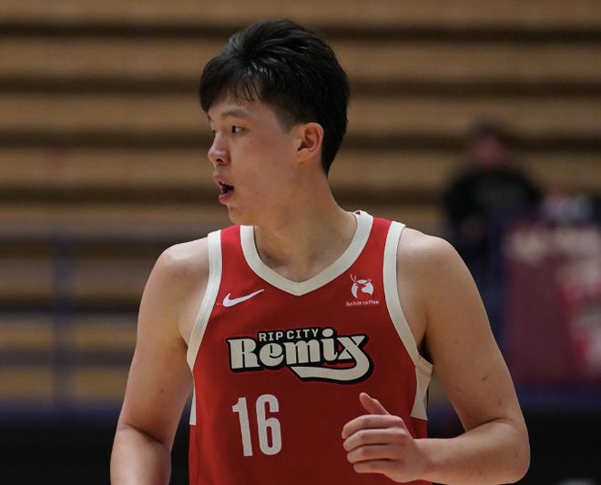 杨瀚森两战砍下47分21篮板 -star表现难改球队失利