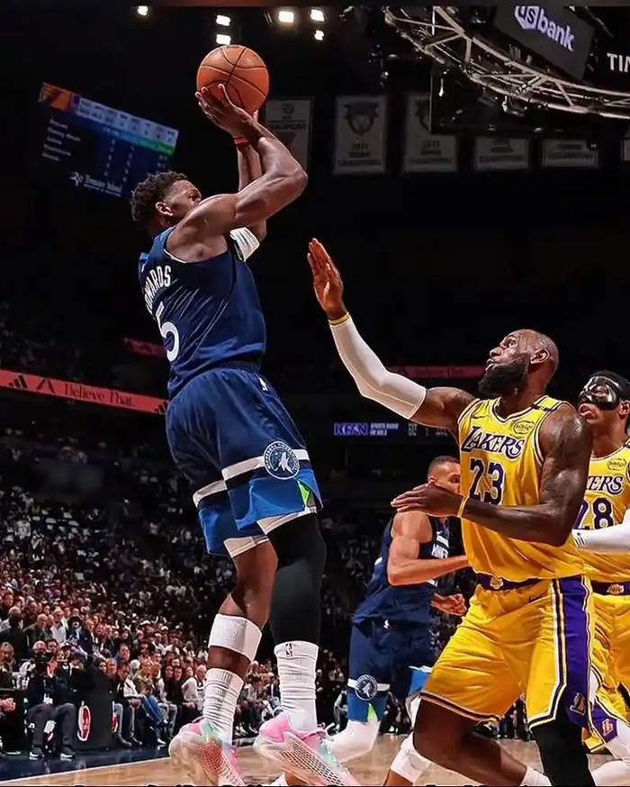 森林狼连败冲击季后赛排名 东契奇伤退搅局西部