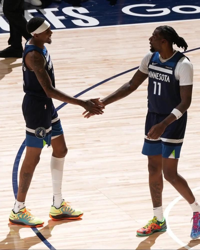 森林狼连败冲击季后赛排名 东契奇伤退搅局西部