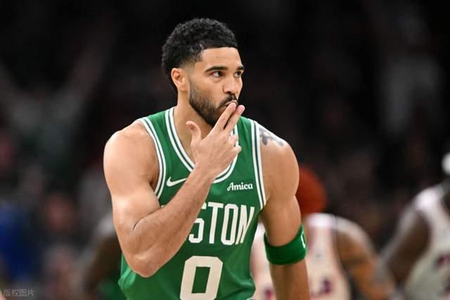 凯尔特人遭遇季后赛首败 76人双核爆发逆转绿军