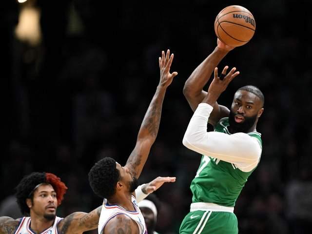 凯尔特人遭遇季后赛首败 76人双核爆发逆转绿军