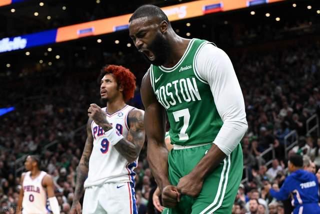 凯尔特人遭遇季后赛首败 76人双核爆发逆转绿军